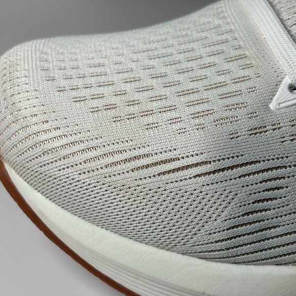 Pre-Owned Brooks Revel 8 Women's size 7 wide. White /Grey ( lightly used) - Picture 4 of 13